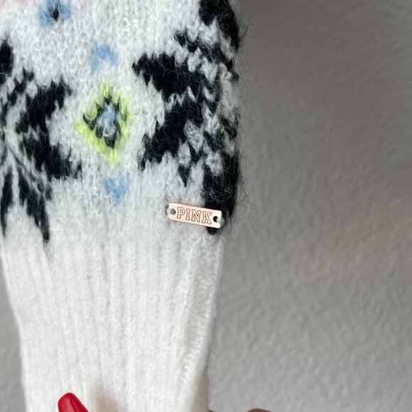 PINK Victoria's Secret White Snowflake Holiday V-Neck Sweater Fairisle Size M - Picture 2 of 7